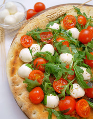 Focaccia rucola pomodorini