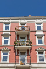 Renovierter Altbau mit Balkonen