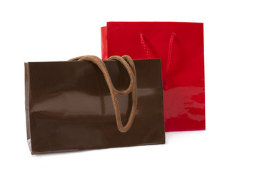 bolsas de colores aisladas en blanco