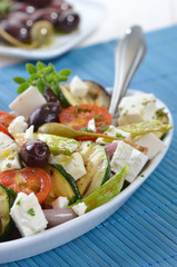 Griechische Gemüsebeilage mit Fetakäse