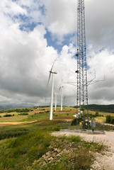 turbine eoliche sulle colline di Salerno in Italia
