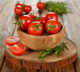 Fresh cherry tomatoes in a wooden bowl