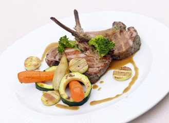 rack of lamb with vegetables