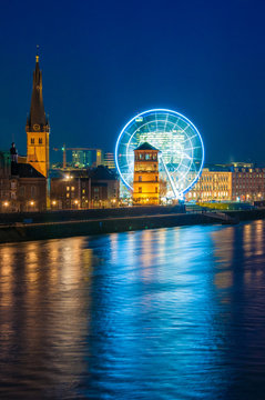 D&uuml;sseldorf bei Nacht mit Riesenrad