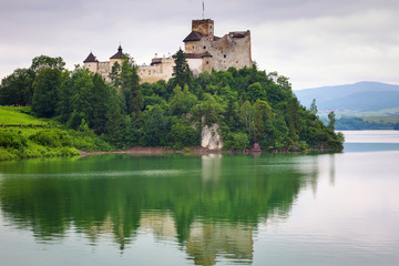 Fototapeta na wymiar Medieval Niedzica Castle at Czorsztyn Lake in Poland