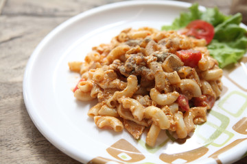 pasta with ham and tomato