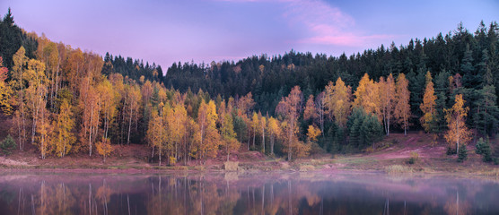 Fototapeta premium Shore during the autumn morning