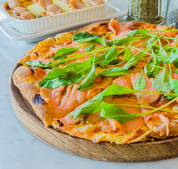 Pizza smoke salmon
