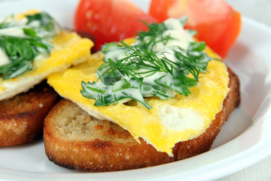 Scrambled eggs and toast on plate close-up