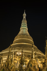 Fototapeta premium Shwedagon pagoda in Yangon, Burma (Myanmar) at night