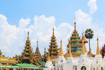 Fototapeta na wymiar Shwedagon pagoda in Yangon, Burma (Myanmar)