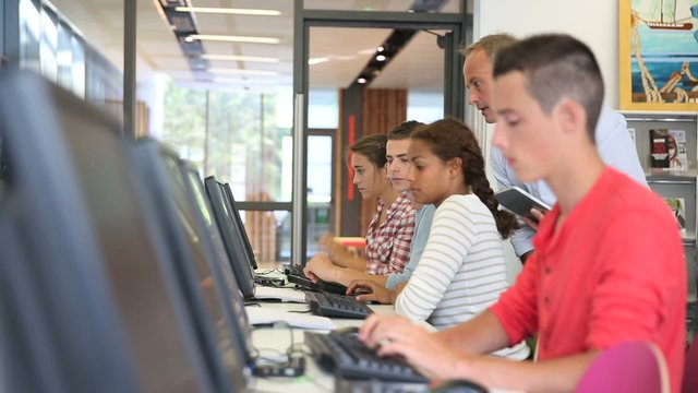 Teacher giving computing class to college students