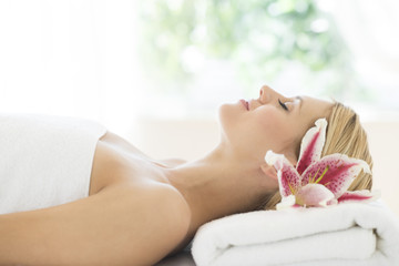 Obraz na płótnie Canvas Woman Sleeping On Massage Table In Health Spa