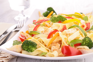 pasta with vegetable and chicken