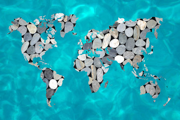 Carte du monde galets fond eau bleue