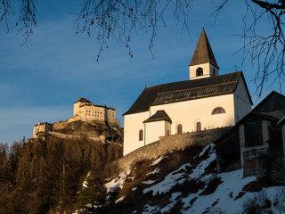 Fototapeta na wymiar Tarasp castle and church
