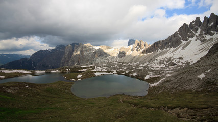 laghi dei piani, sotto il rifugio Locatelli (Dolomiti)