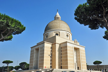 Roma Eur, la basilica dei santi Pietro e Paolo