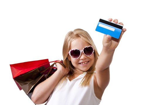 ni&ntilde;a  con bolsas de la  compra aislada en blanco