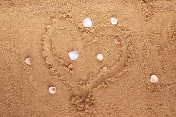 Fototapeta na wymiar Heart drawing in the sand on the beach