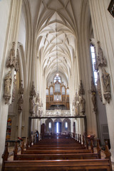 Fototapeta na wymiar Wiedeń - Chór i nawa w gotycki kościół Maria am Gestade