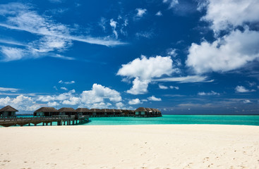 Obraz premium Beautiful beach with water bungalows