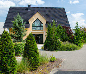 Großes Einfamilienhaus
