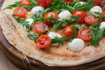 Focaccia rucola pomodorini