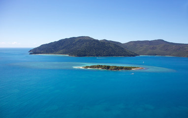 Obraz premium Whitsundays Landscape Aerial of Island