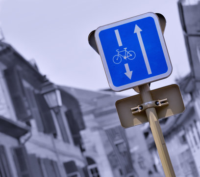 voie cyclable,panneau d'indication,double sens