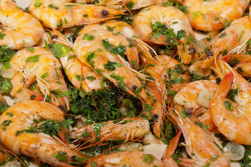 Fried shrimps with the garlic and the parsley