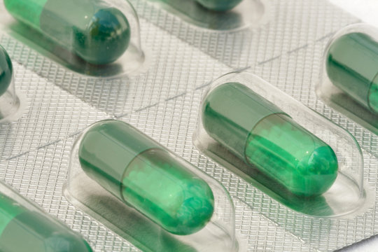 Blister of green capsules with microgranules