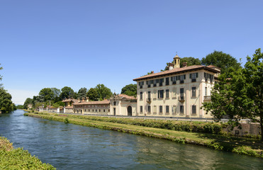 Fototapeta na wymiar palace on canal, Cassinetta di Lugagnano