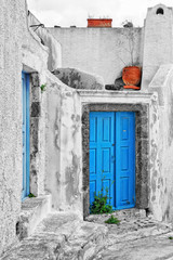 Fototapeta premium Old house with blue traditional door in Pyrgos