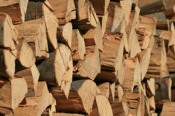 Gestapeltes Brennholz