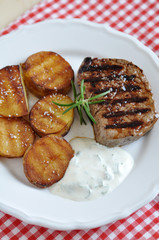 Rinderfilet mit Bratkartoffeln
