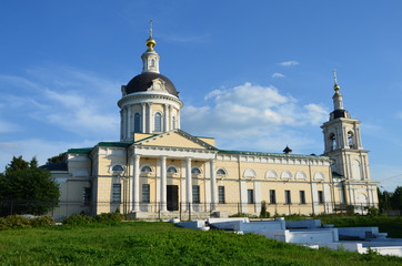 Fototapeta na wymiar Церковь Михаила Архангела в Коломне