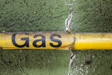 Gas