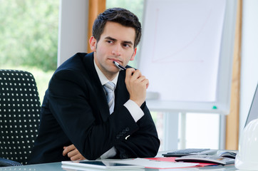 nachdenklicher businessmann