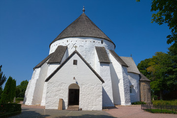 Fototapeta na wymiar Danish round church