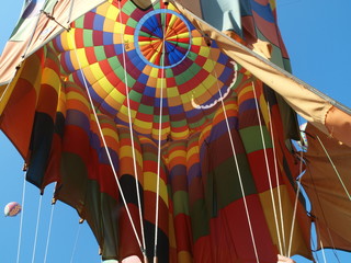 Heißluftballon am Boden