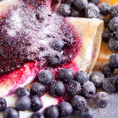 naleśniki z serem i jagodami jagoda naleśnik ser biały śmietana © JoannaTkaczuk