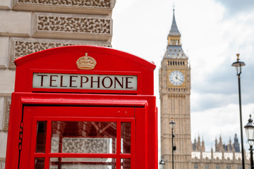 Obraz na płótnie Canvas Czerwona budka telefoniczna. Londyn, Wielka Brytania