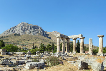 Fototapeta na wymiar Świątynia Apolla w starożytnym Koryncie, Grecja