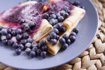 naleśniki z serem i jagodami jagoda naleśnik ser biały śmietana © JoannaTkaczuk