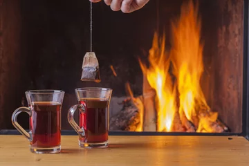 Crédence de cuisine en verre imprimé Theé healthy tea at fireplace