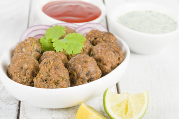 Kofta - South Asian meatballs with chili sauce and mint raita
