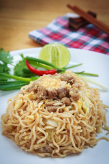 Fried noodles with pork.