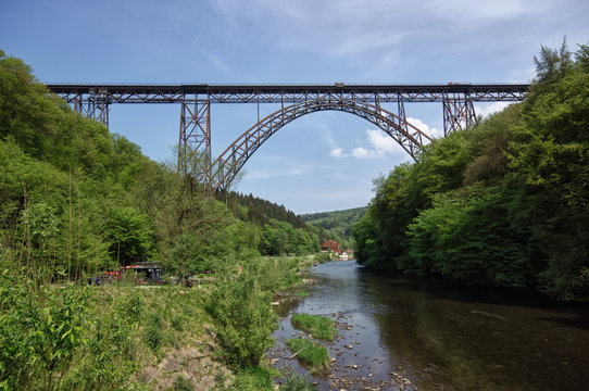 M&uuml;ngstener Br&uuml;cke &uuml;ber der Wupper bei Solingen, Nordrhein-Westfalen