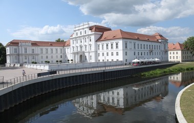 Fototapeta na wymiar Blick zum Schloss Oranienburg bie Berlin